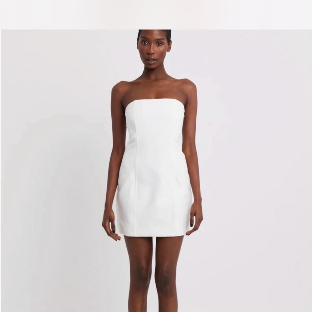 Elegant White Strapless Dress